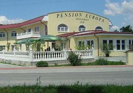 Penzión Europa Diakovce Exterior foto