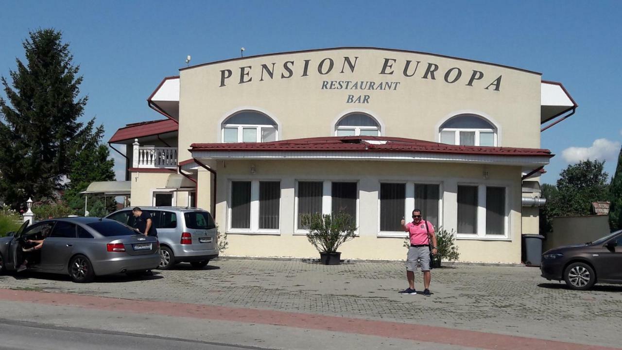 Penzión Europa Diakovce Exterior foto