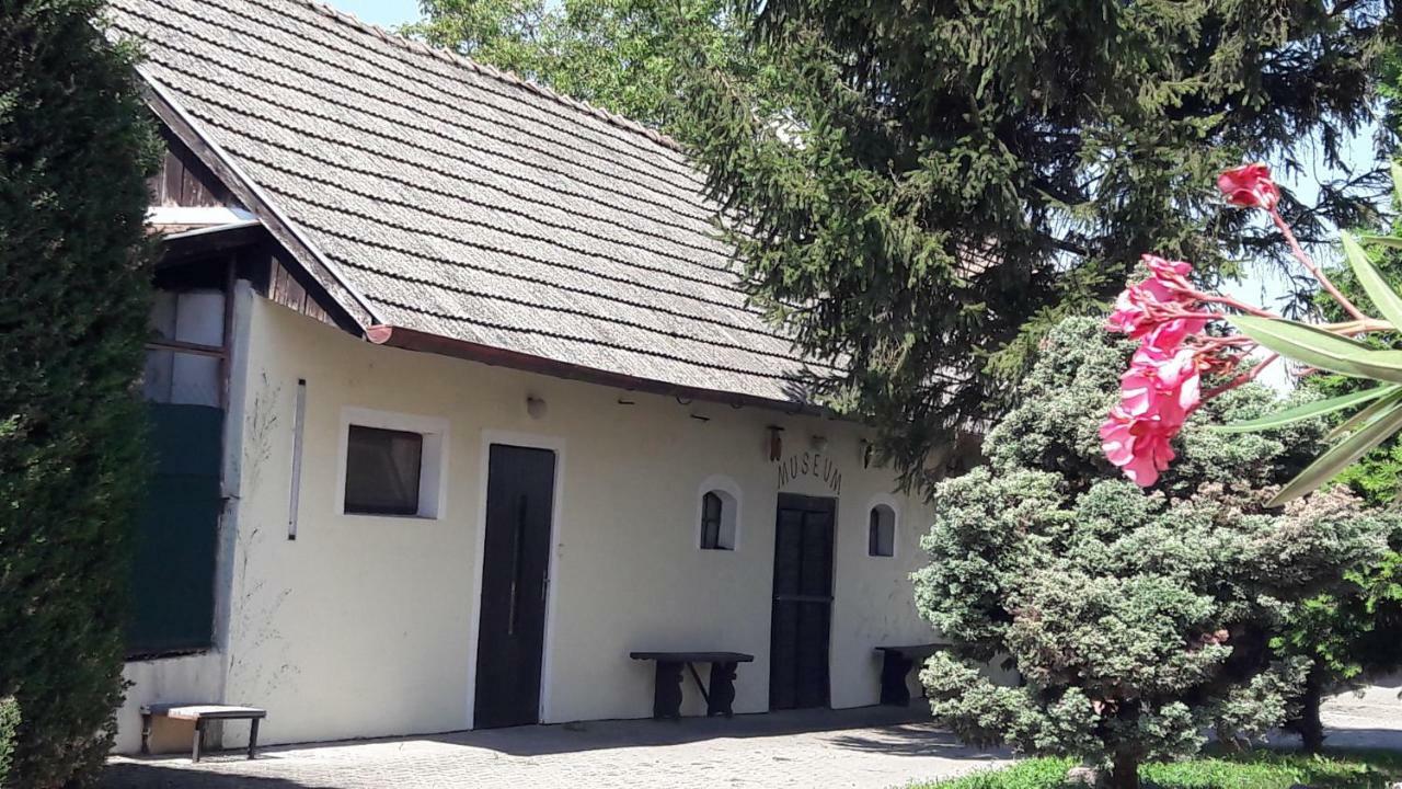 Penzión Europa Diakovce Exterior foto